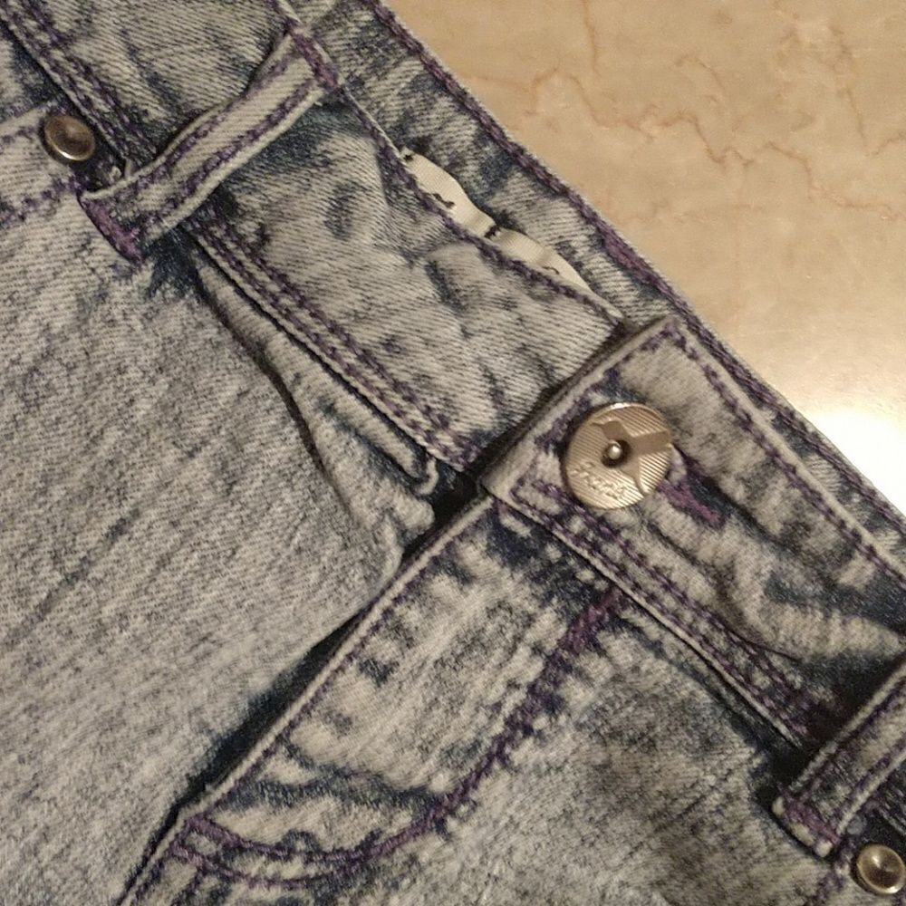 👌Grane Acid Washed Jean Shorts - Picture 2 of 5